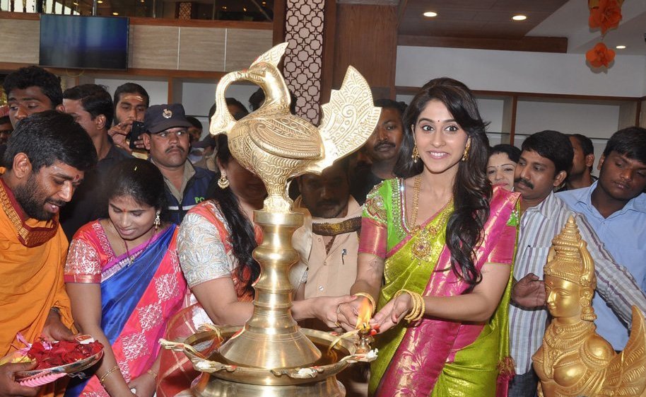 Regina Inaugurates Chennai Shopping Mall at Kukatpally