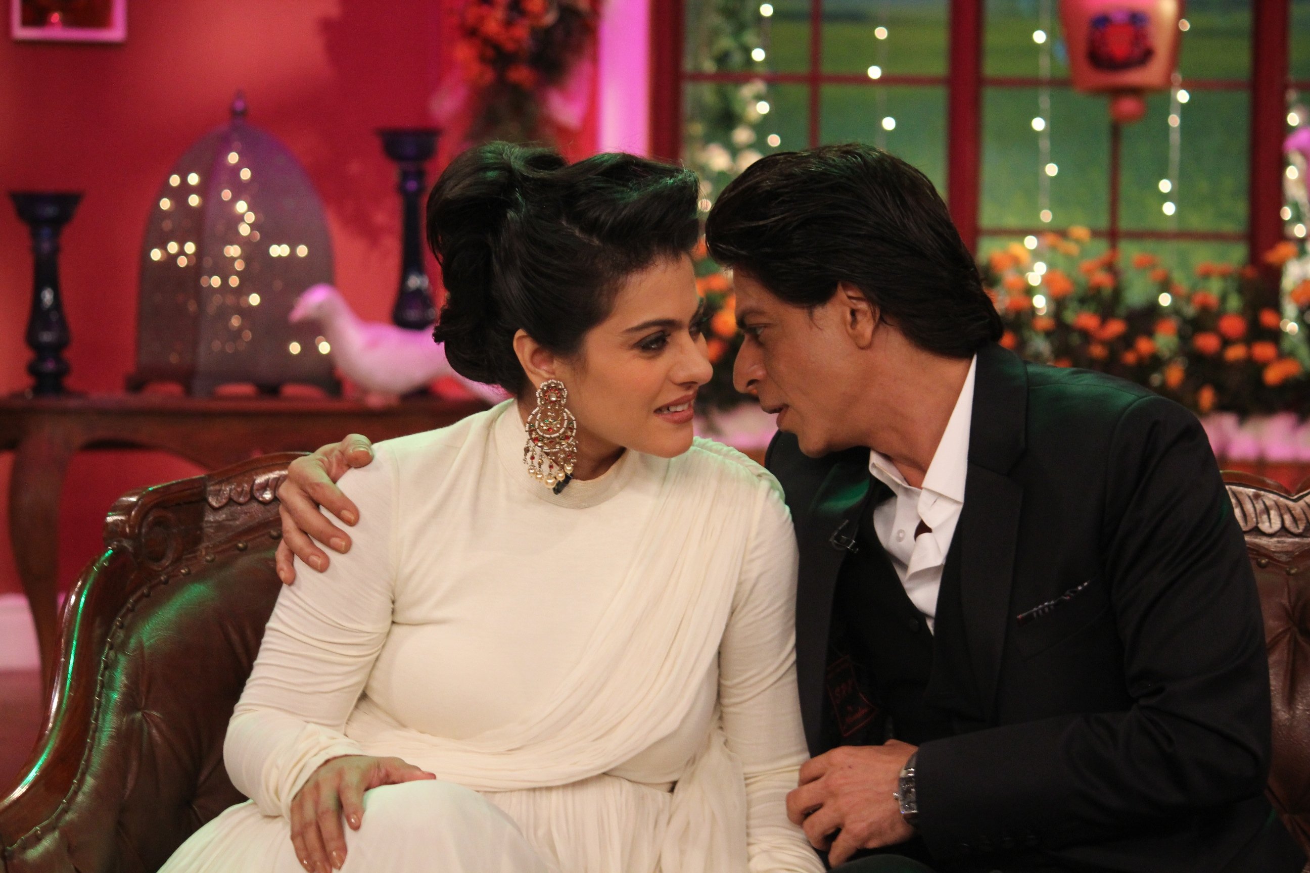 SRK and Kajol Shoot DDLJ 1000 weeks for CNWK