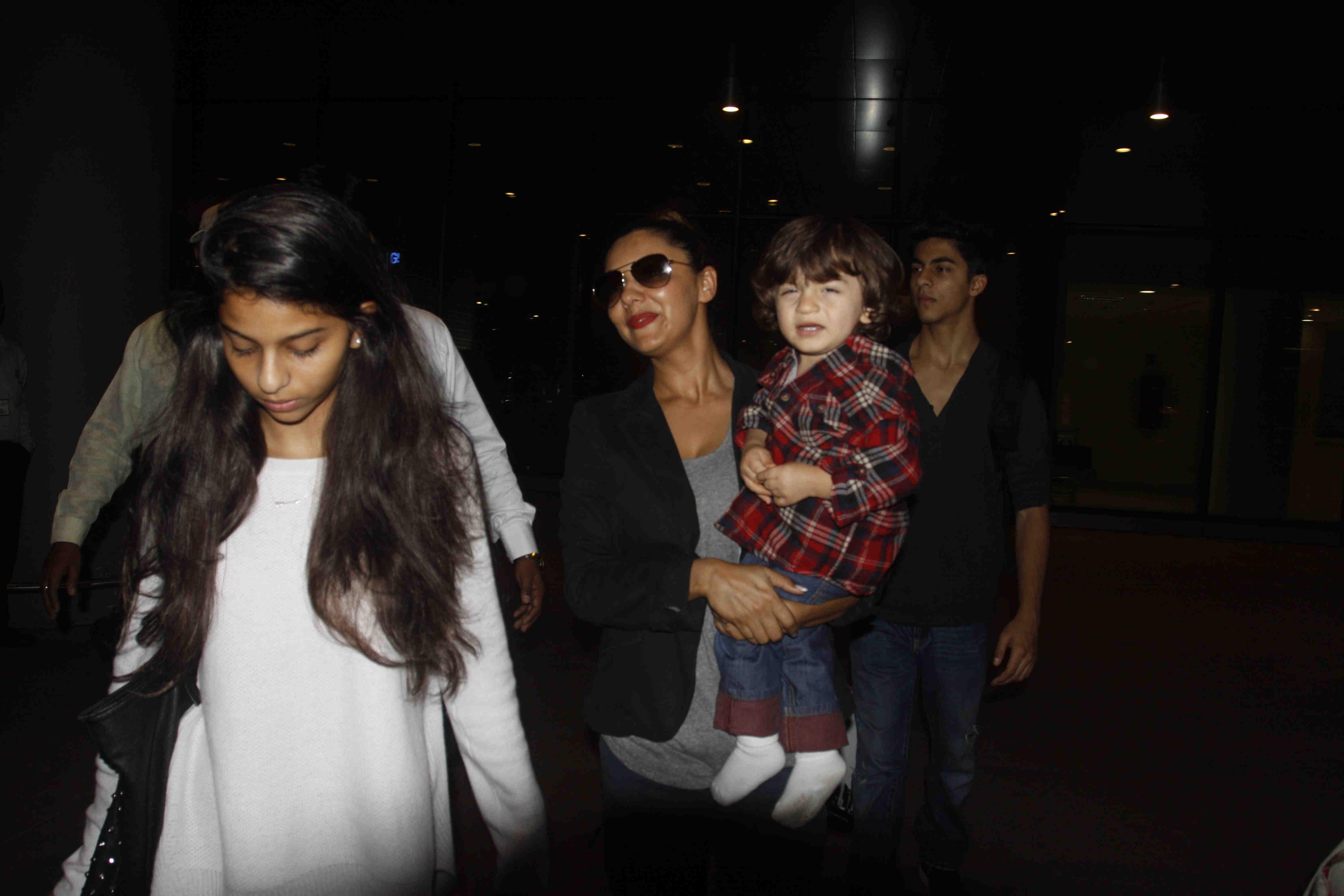 SRK family snapped at Mumbai Airport