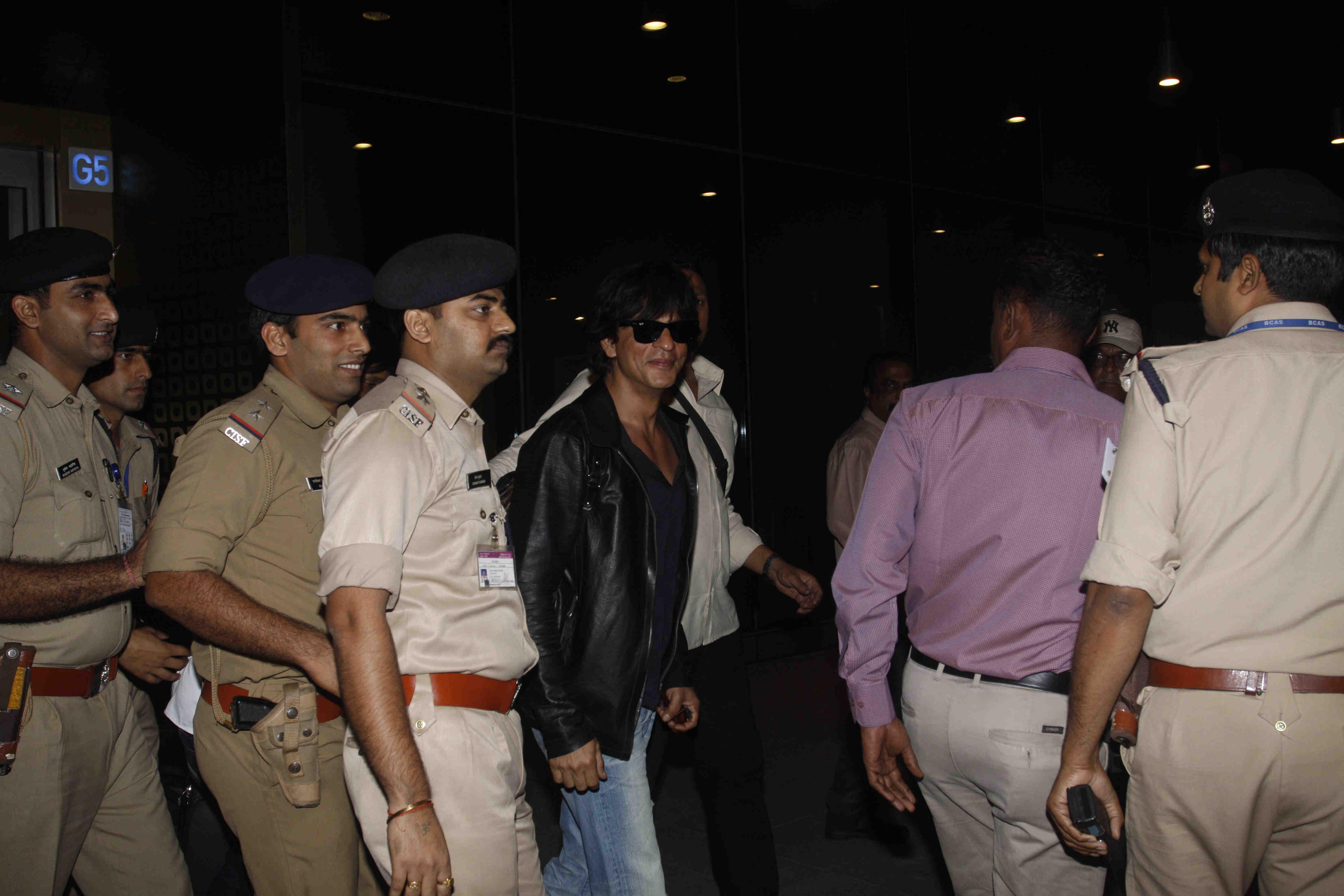 SRK family snapped at Mumbai Airport