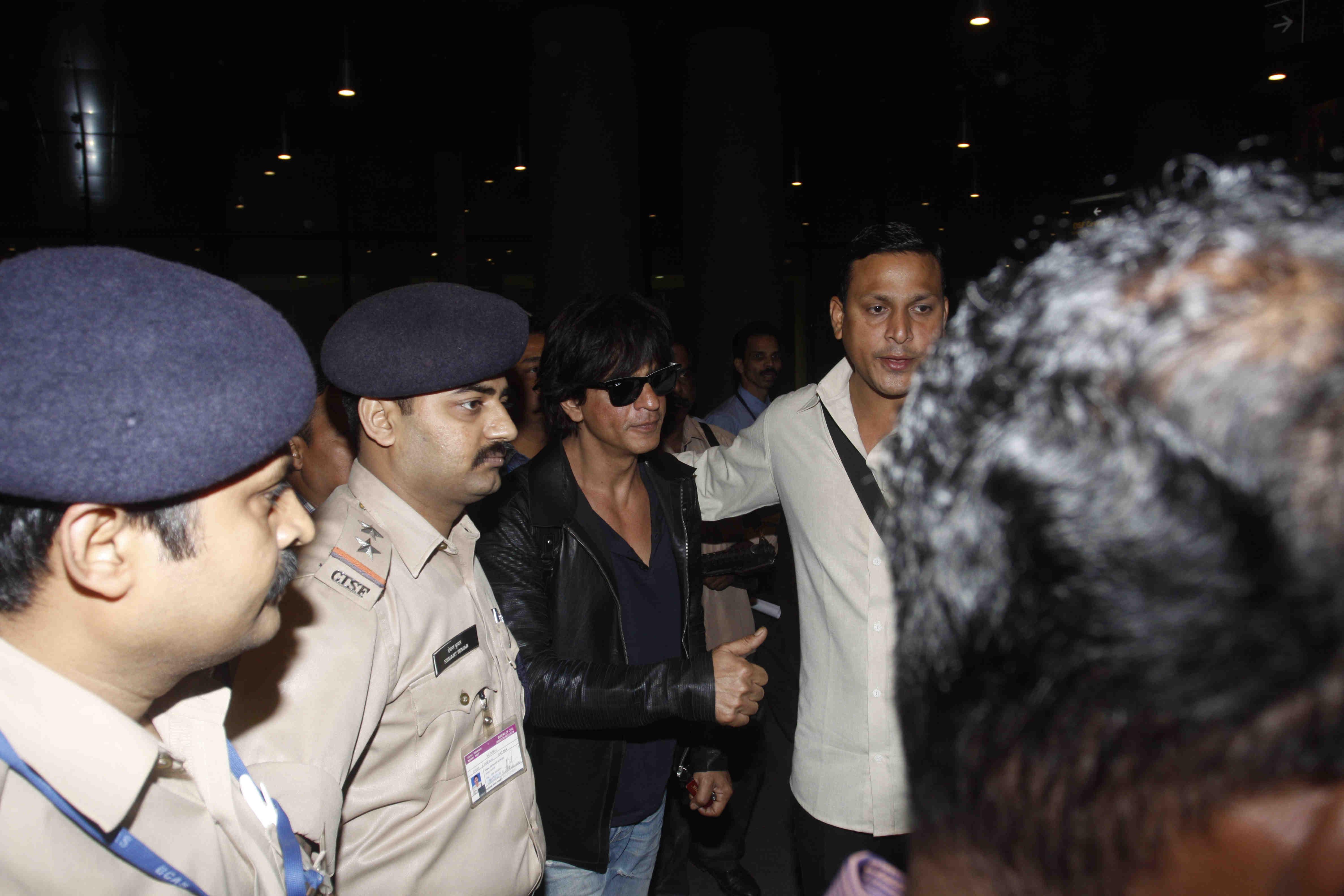 SRK family snapped at Mumbai Airport