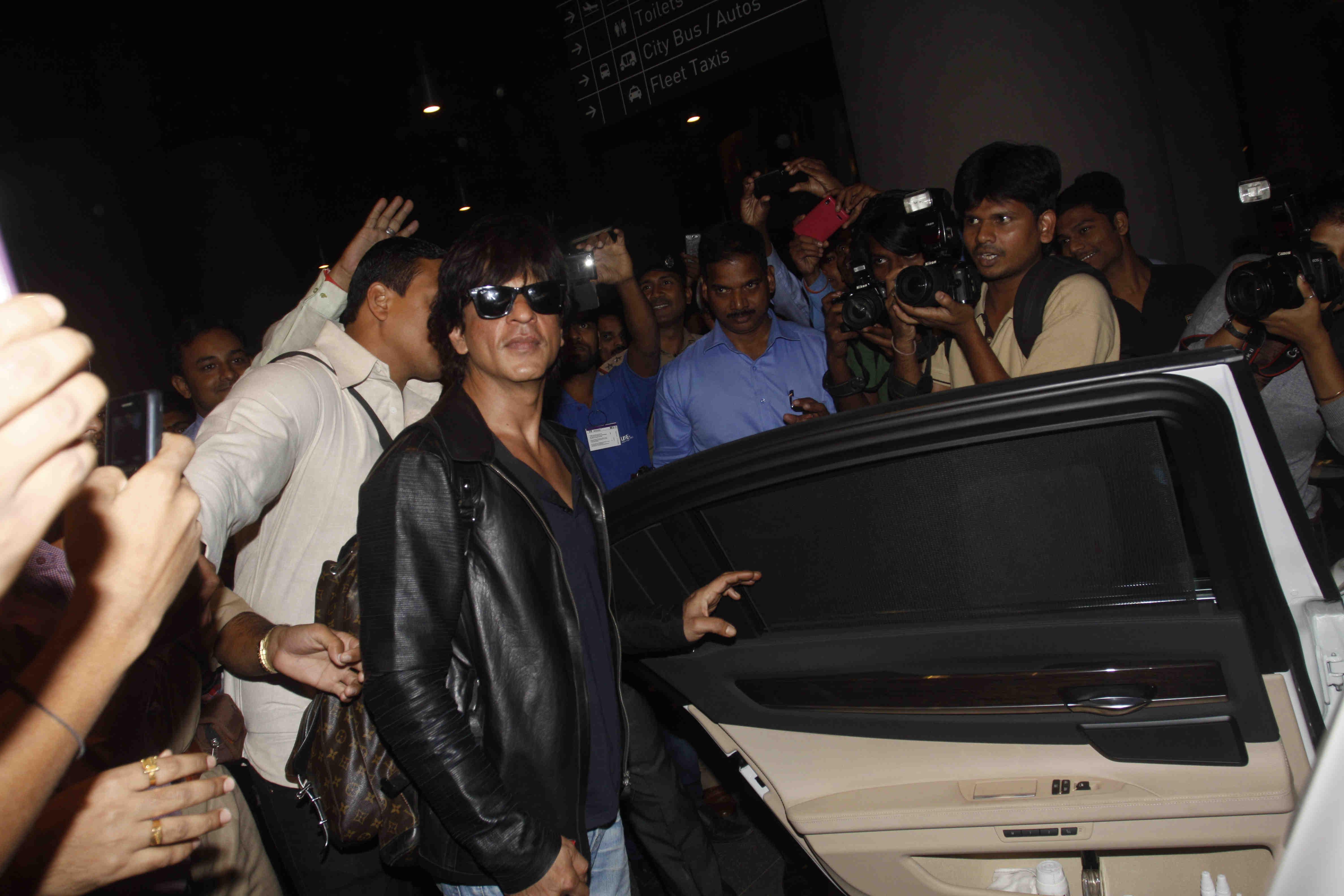 SRK family snapped at Mumbai Airport