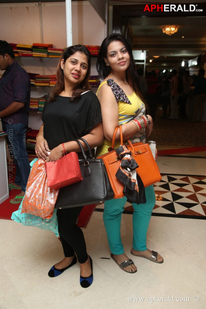 Tejaswi Launches TrenDz Exhibition Cum Sale