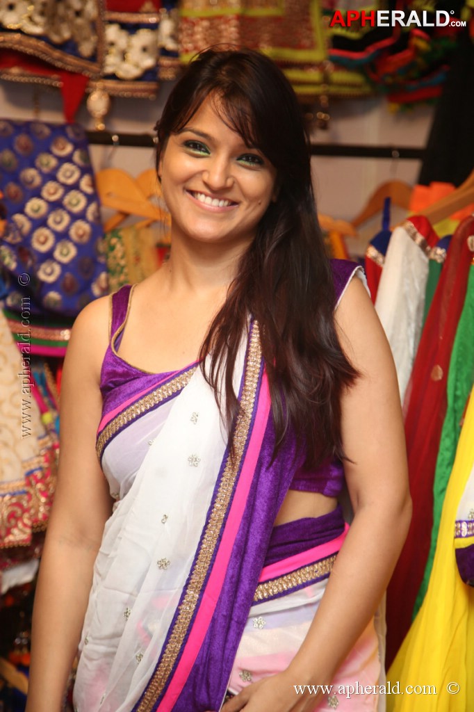 Tejaswi Launches TrenDz Exhibition Cum Sale