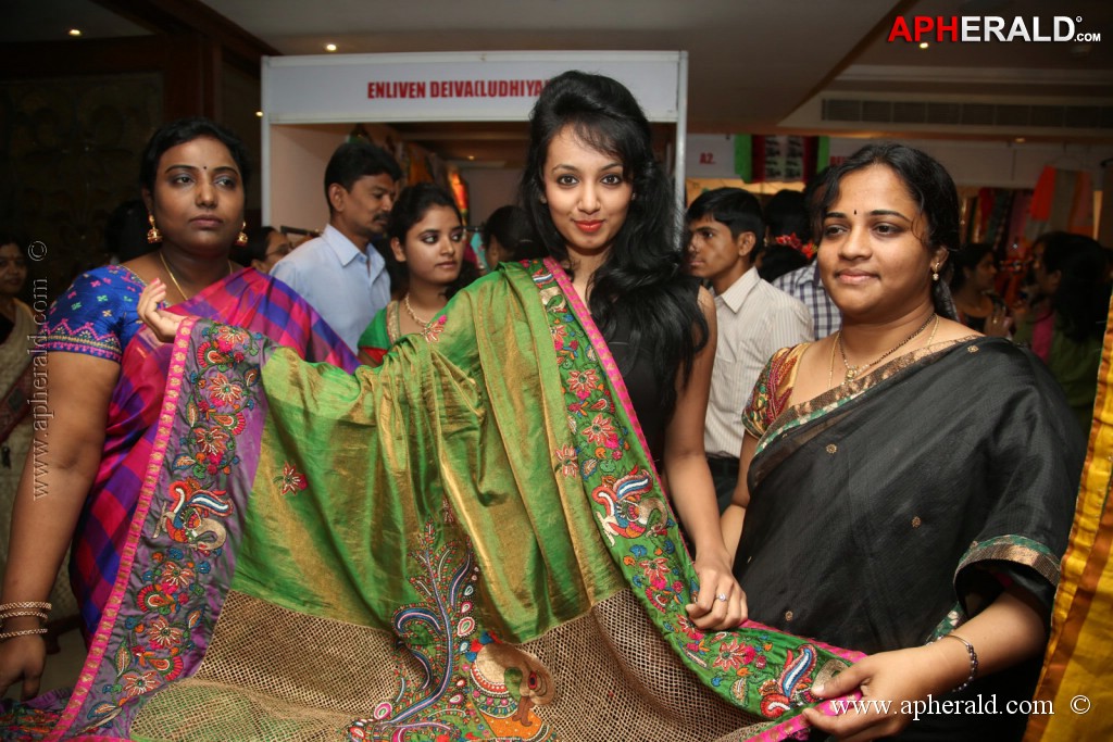 Tejaswi Launches TrenDz Exhibition Cum Sale