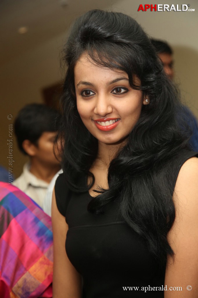 Tejaswi Launches TrenDz Exhibition Cum Sale