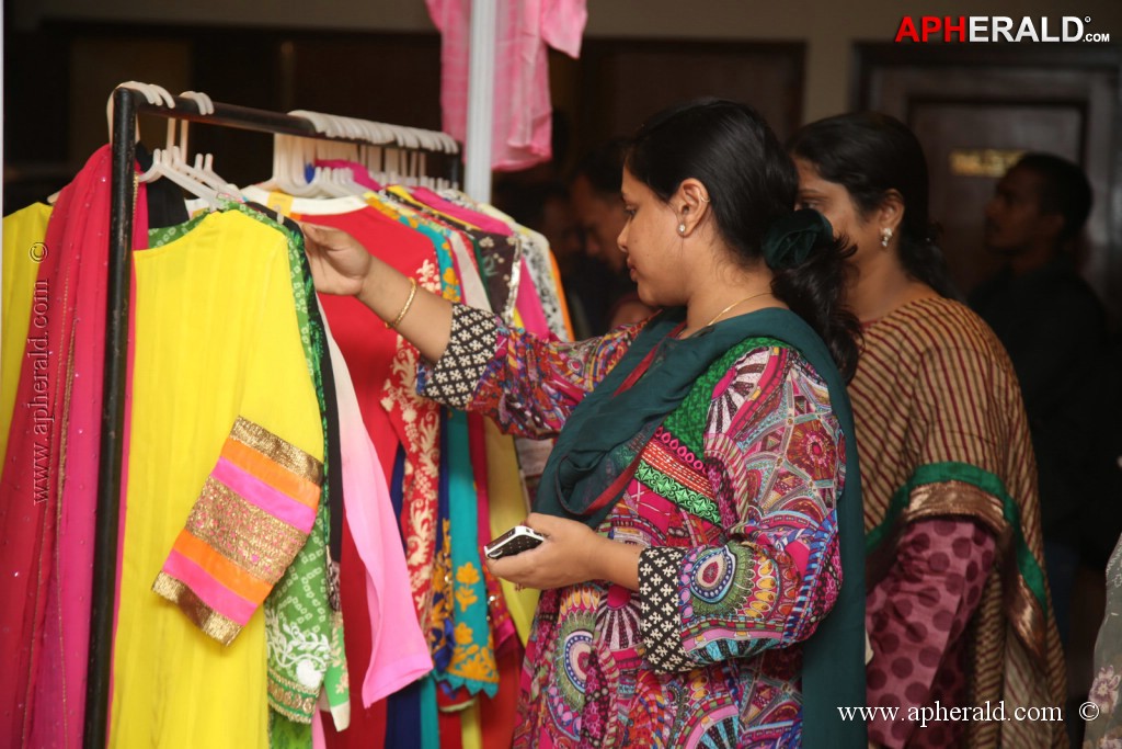 Tejaswi Launches TrenDz Exhibition Cum Sale