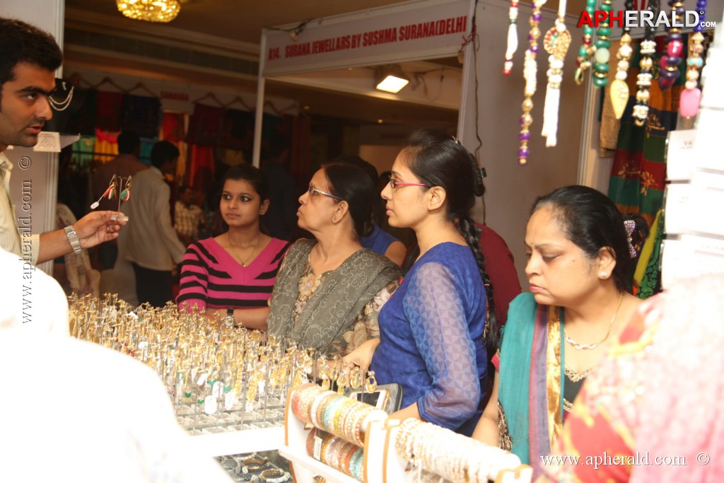 Tejaswi Launches TrenDz Exhibition Cum Sale