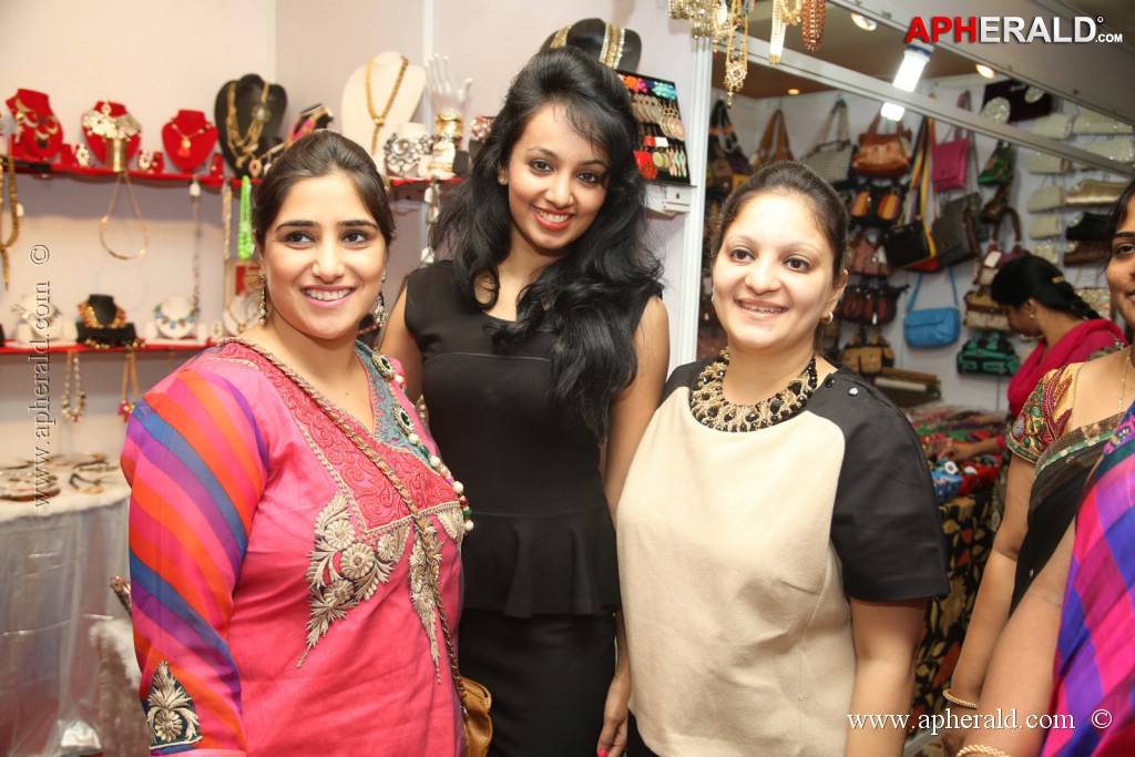 Tejaswi Launches TrenDz Exhibition Cum Sale