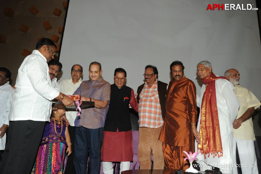 Viswa Vijetha Vijaya Gadha Book launch