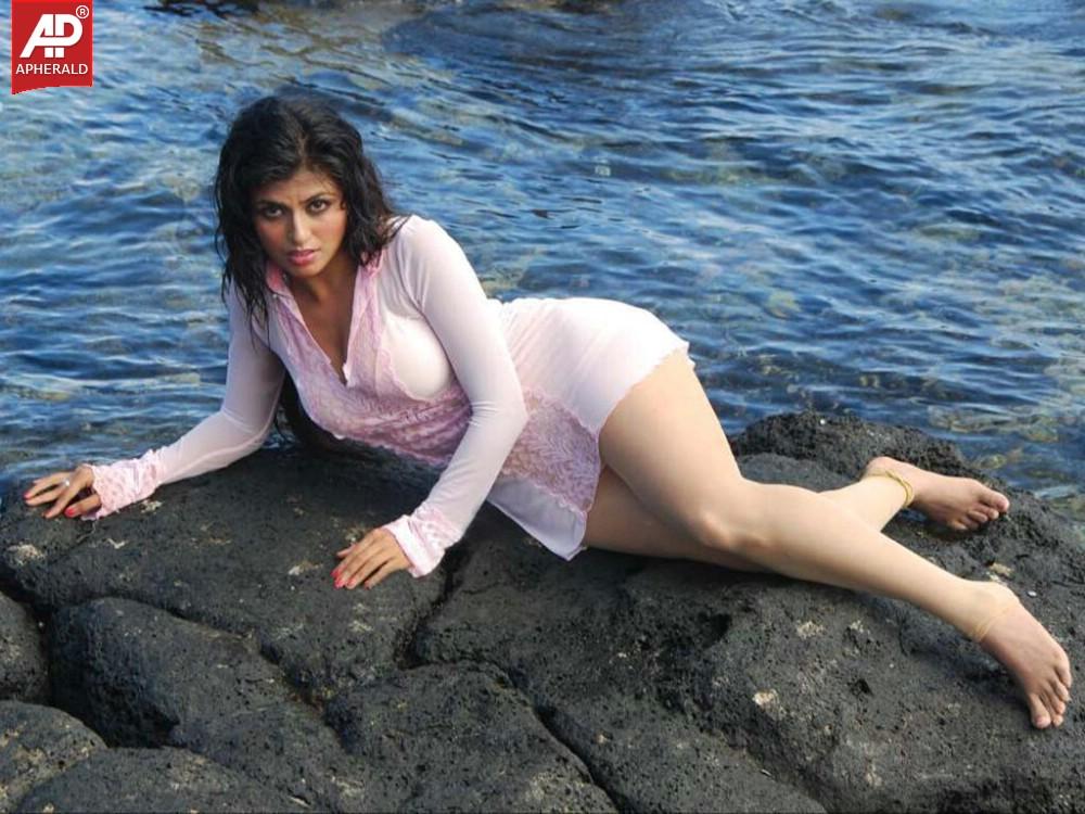 Aarthi Puri Unseen Hot Stills