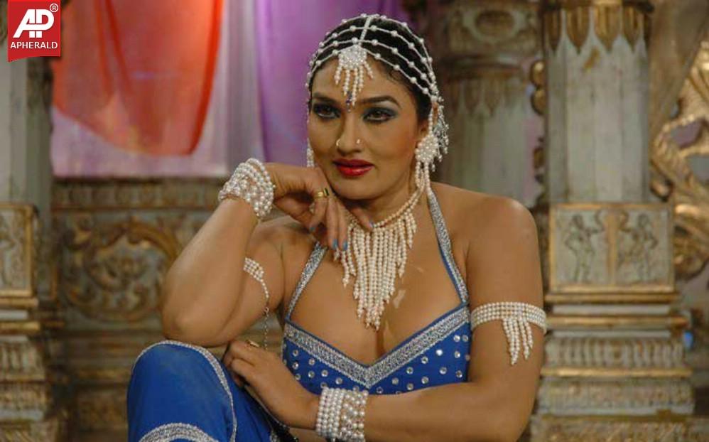 Actress Ramya Sri Hot Navel Show