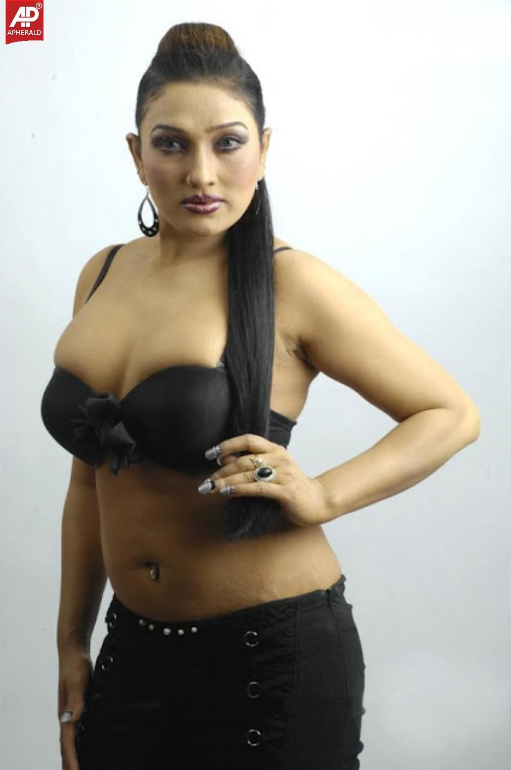 Actress Ramya Sri Hot Navel Show