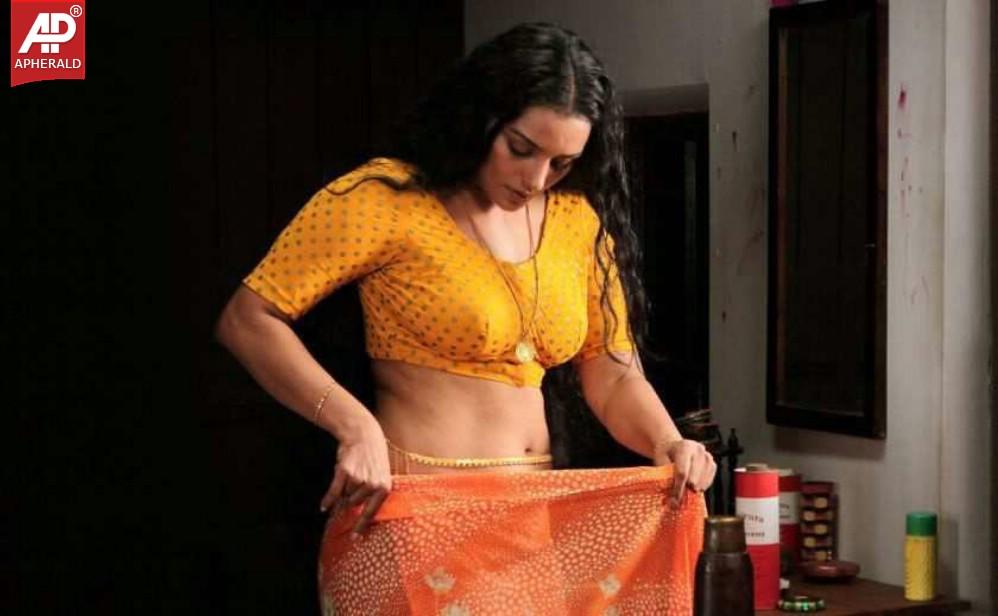 Actress Swetha Menon Hot Photo Stills