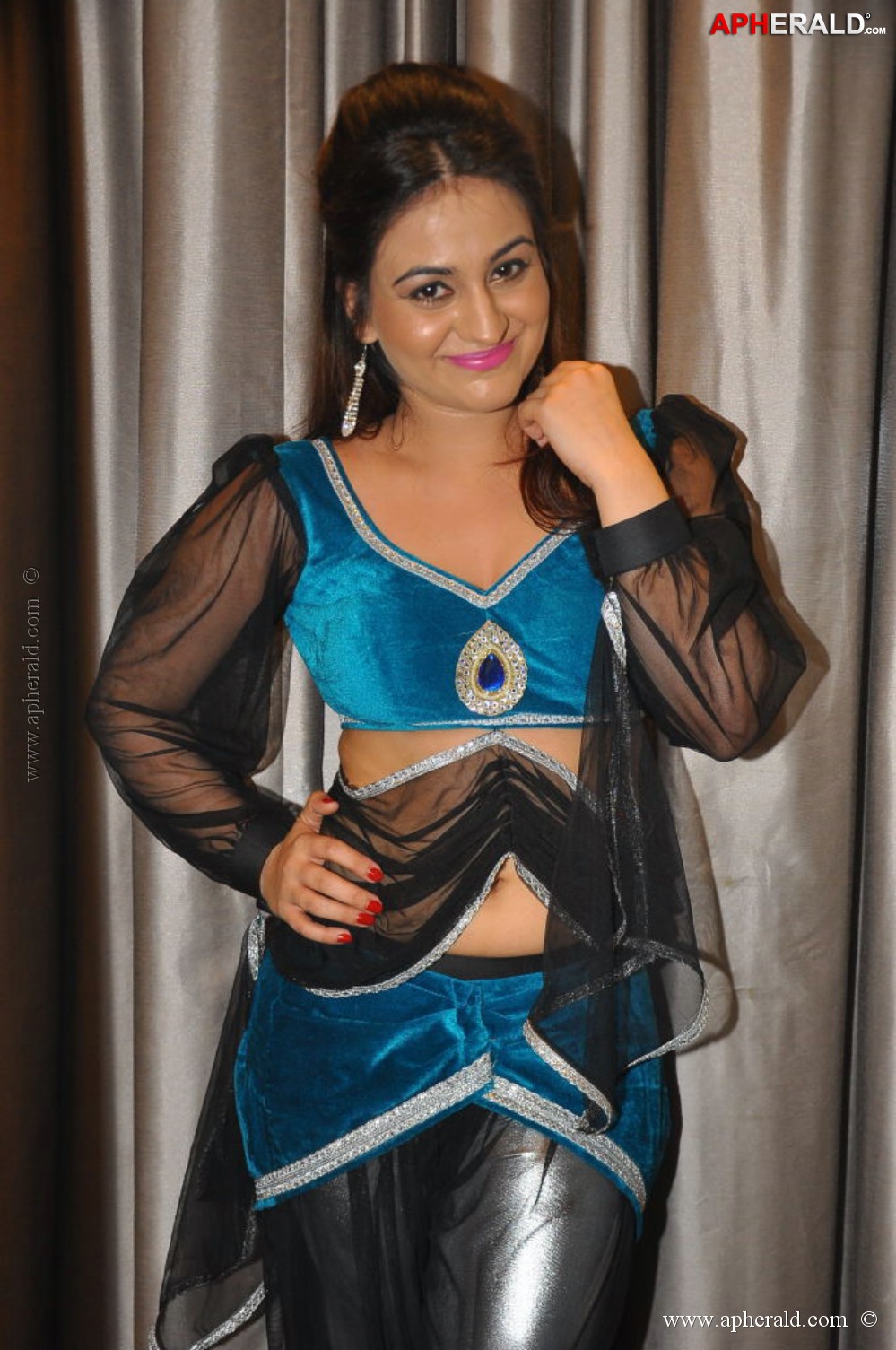 Aksha Hot Pics