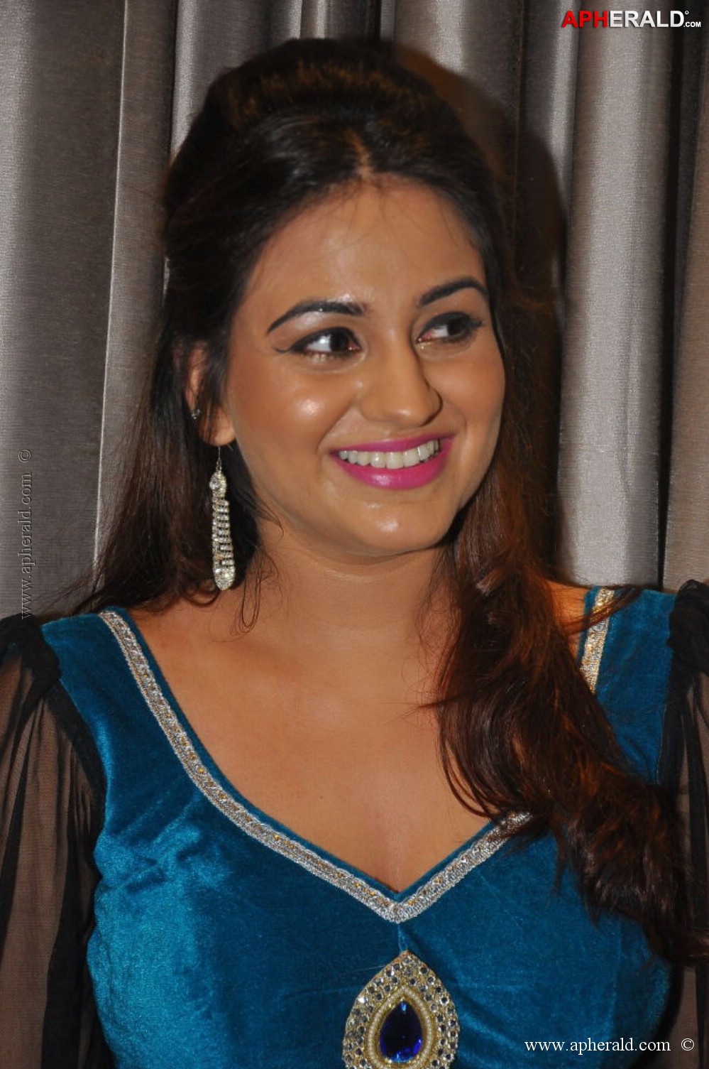 Aksha Hot Pics