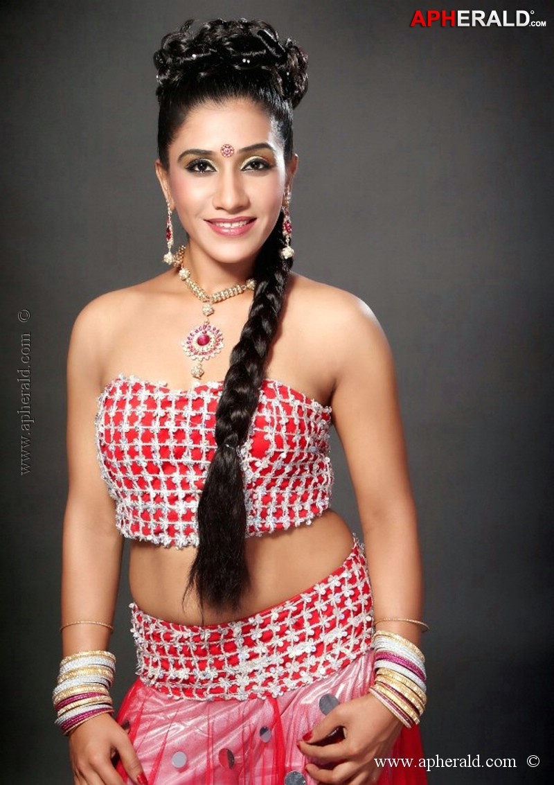 Ameesha Yadav Hot Pics