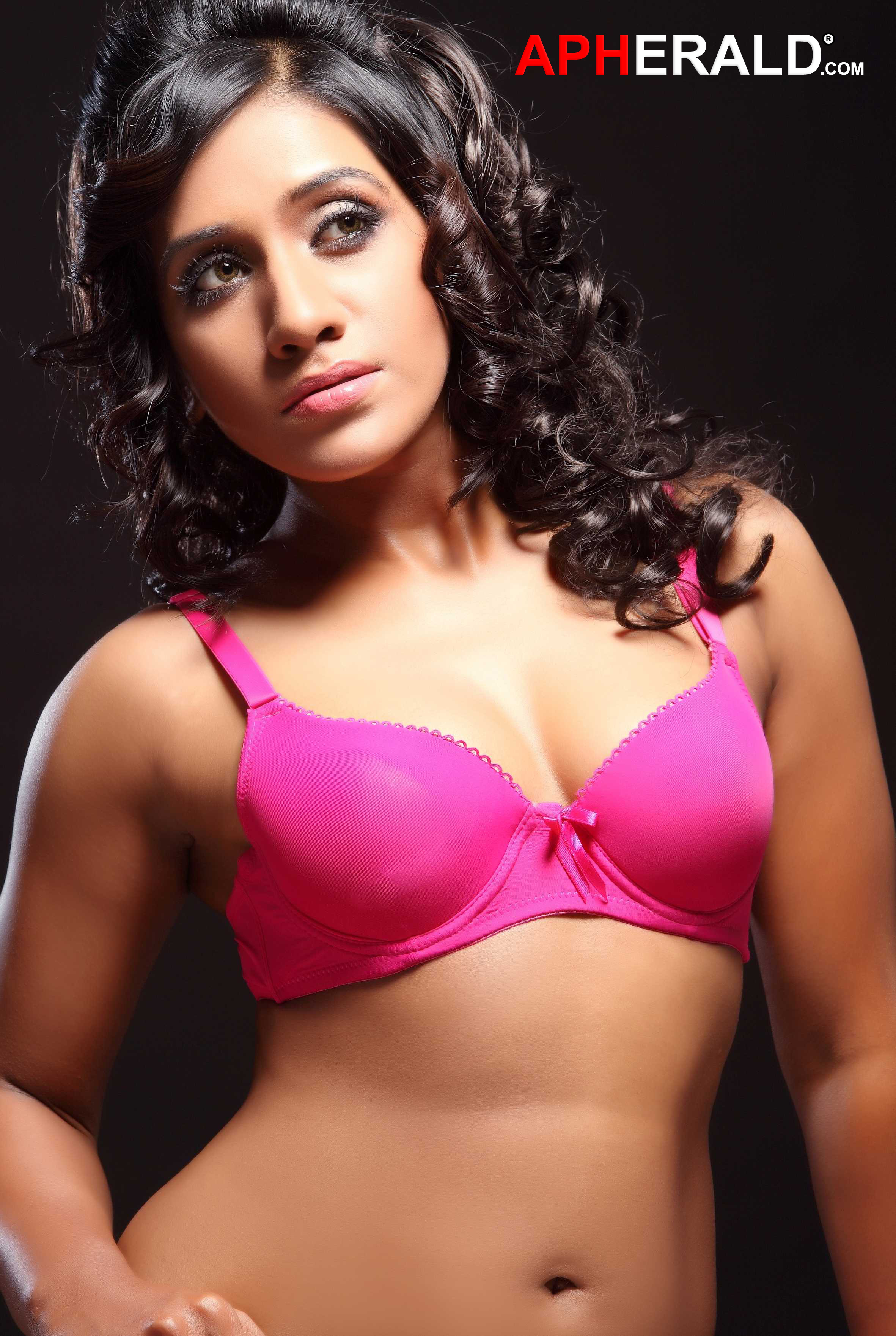 Ameesha Yadav Hot