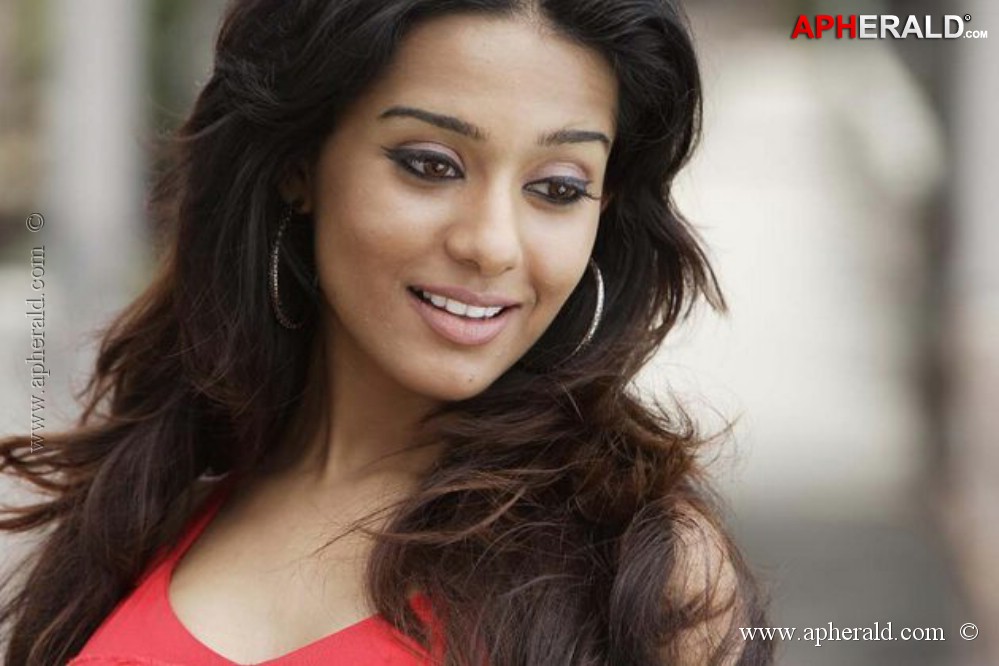 Amrita Rao Latest Spicy Photo Shoot