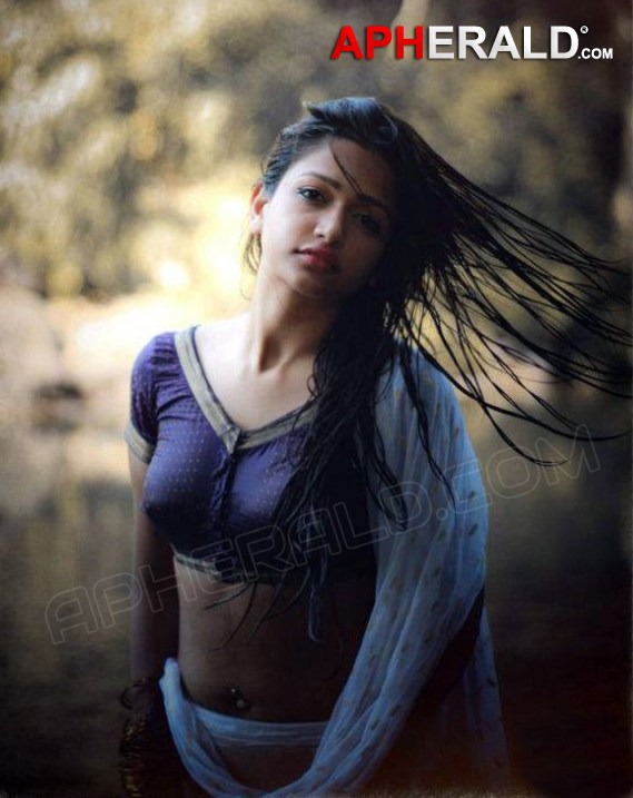 Anaika Soti Hot Pics