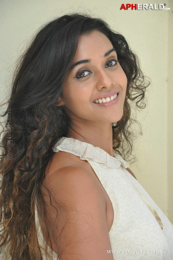 Anu Priya Hot Photos