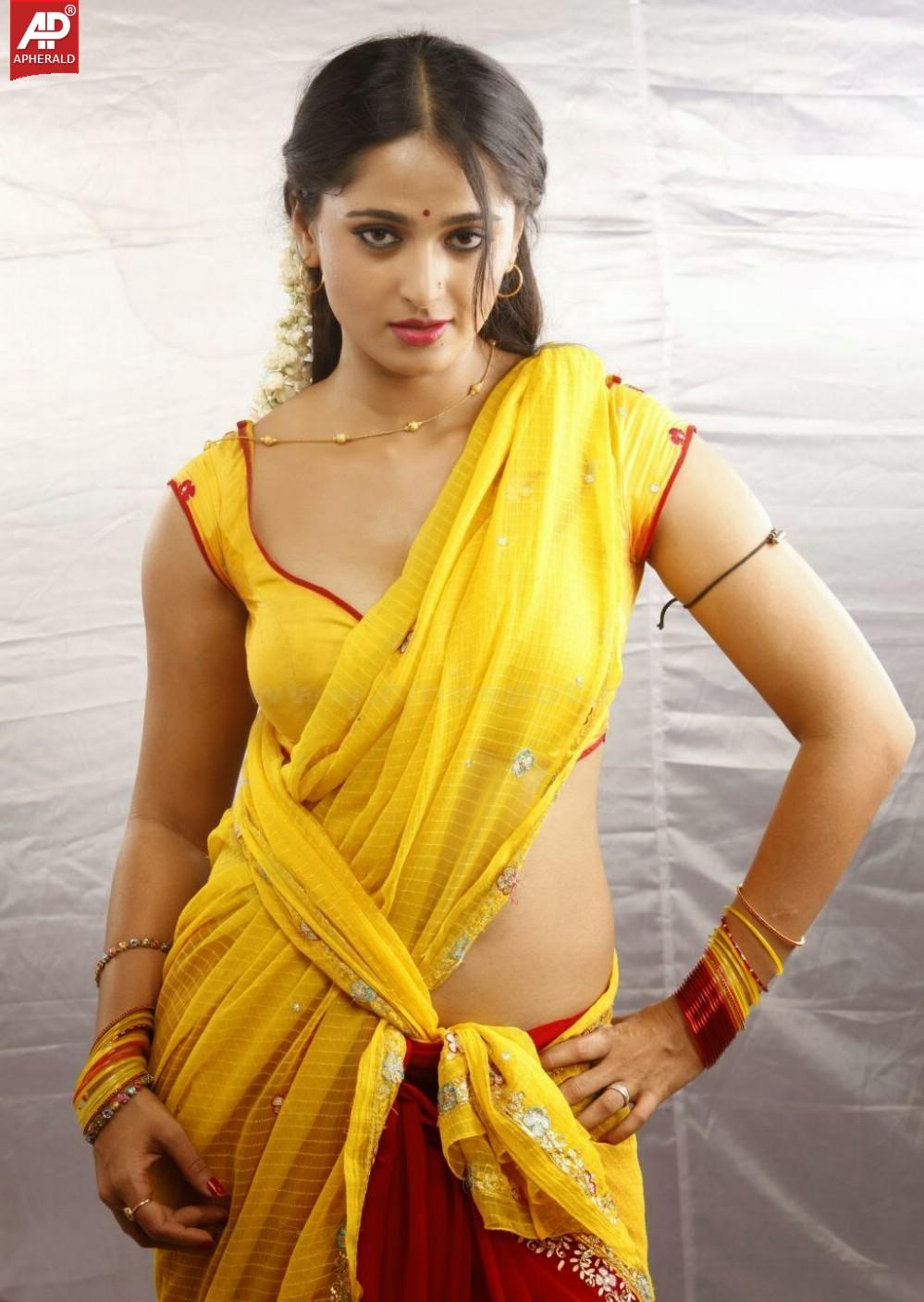 Anushka Hot Stills in Saree