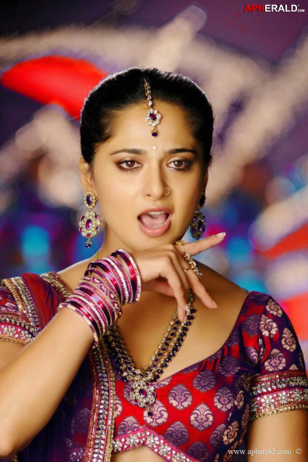 Anushka Latest Hot Navel Images