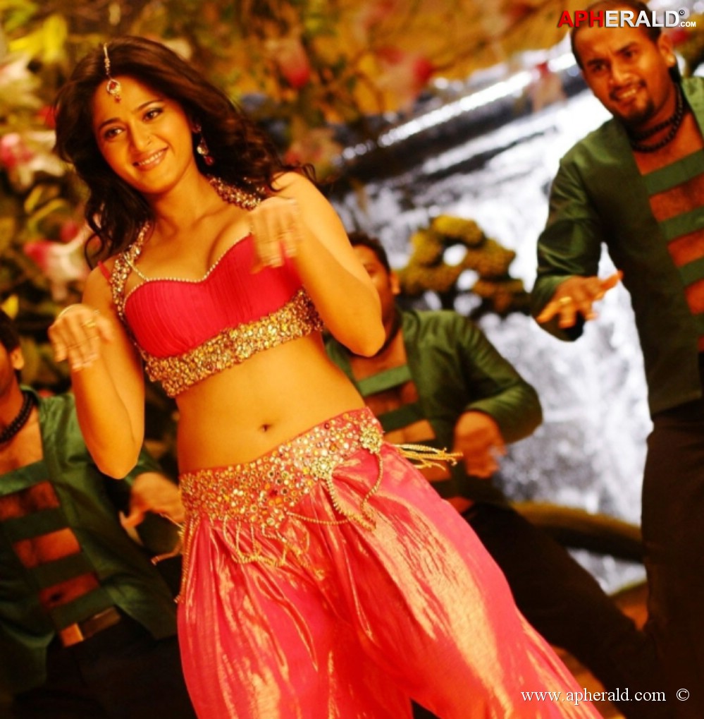 anushka shetty hot Navel Pictures