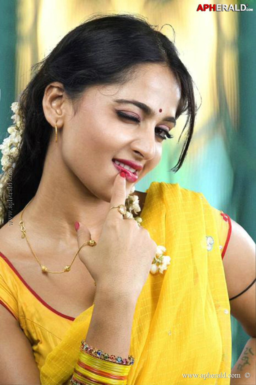 Anushka Shetty Hot Stills