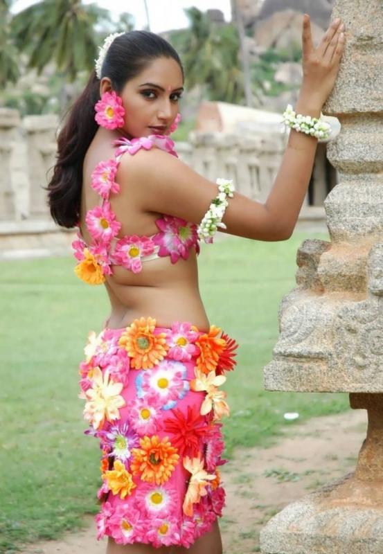 Divyaa Dwivedi Latest Hot Pics