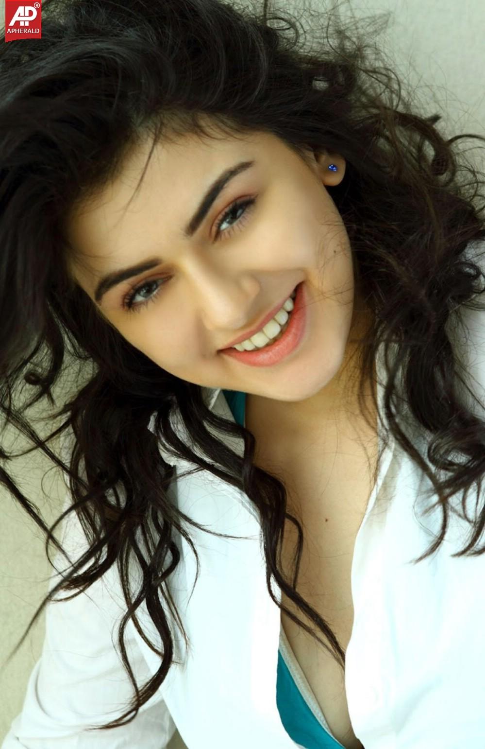 Hansika Motwani Hot Photo Stills