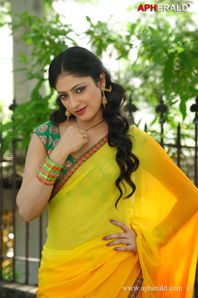 Haripriya Hot Navel Images