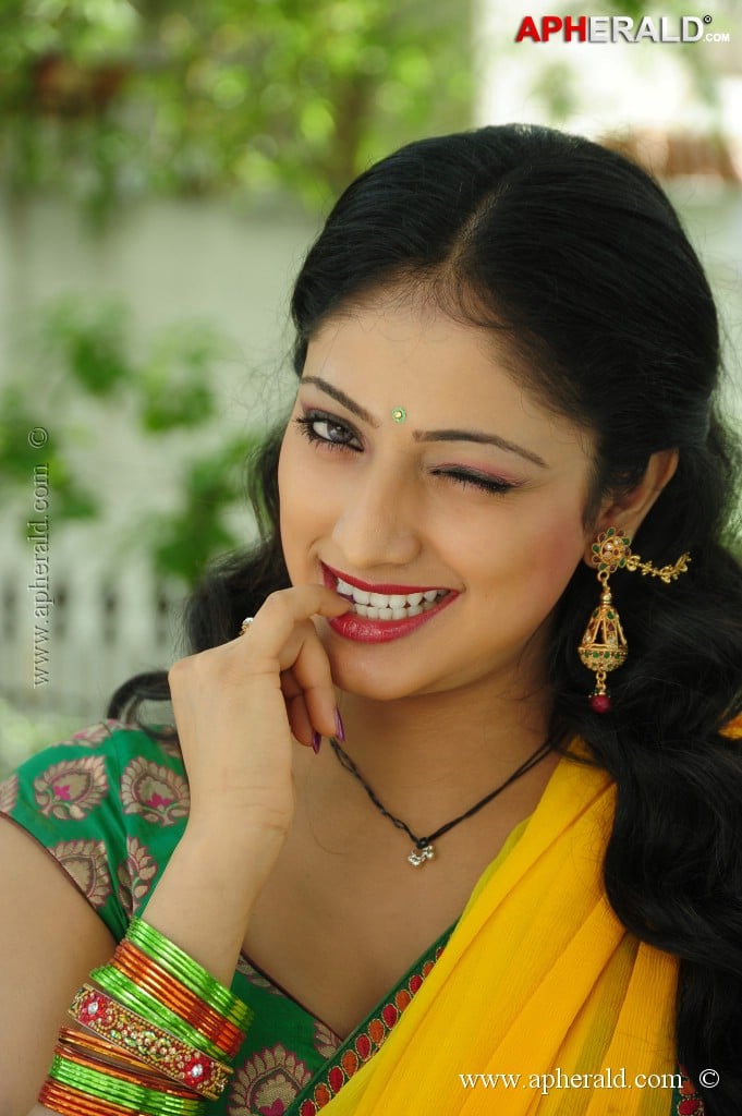 Haripriya Hot Navel Images