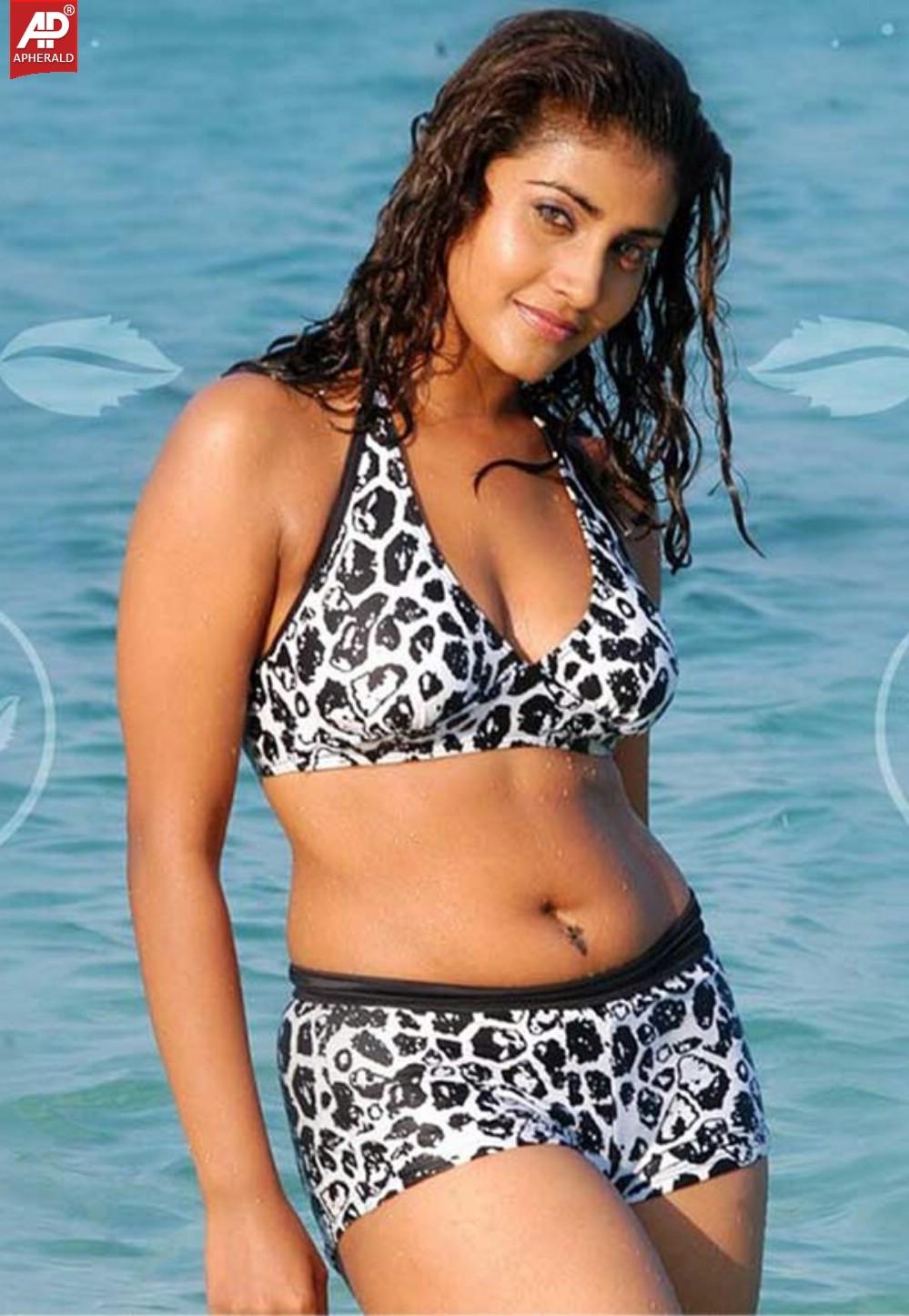 Hot Bollywood Actress Bikini Photos