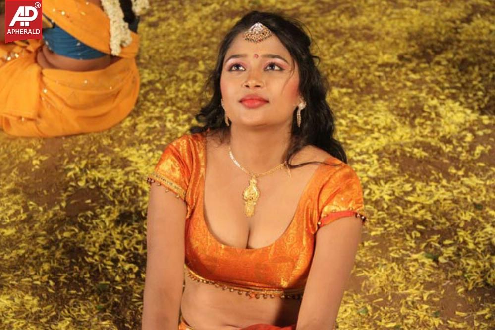 Indian Actress Hot Navel Show