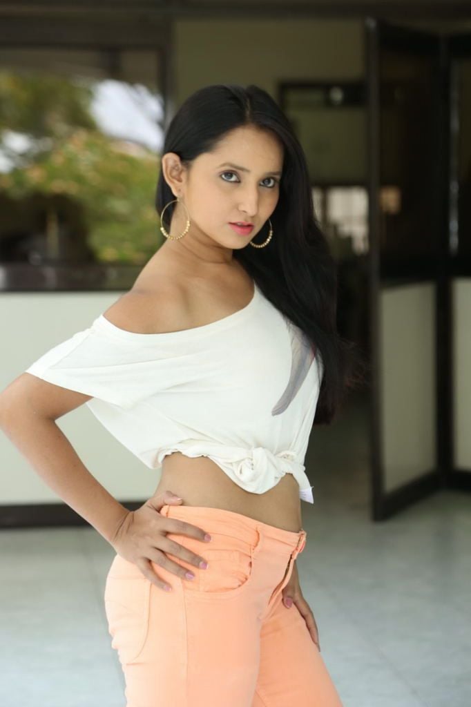 Ishika Singh New Spicy Stills