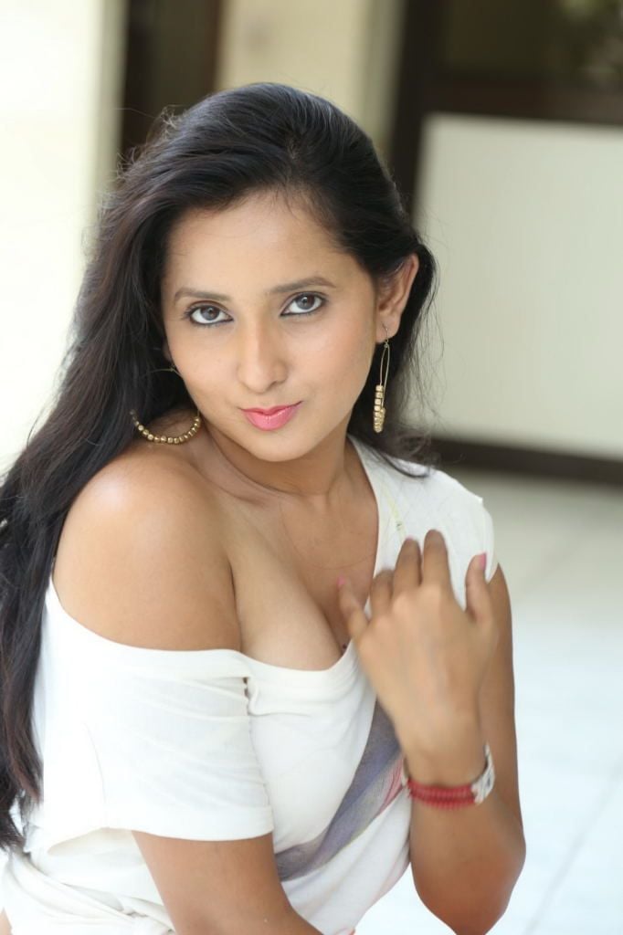 Ishika Singh New Spicy Stills