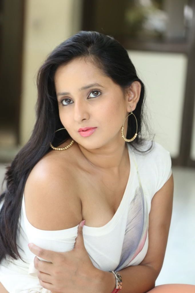 Ishika Singh New Spicy Stills