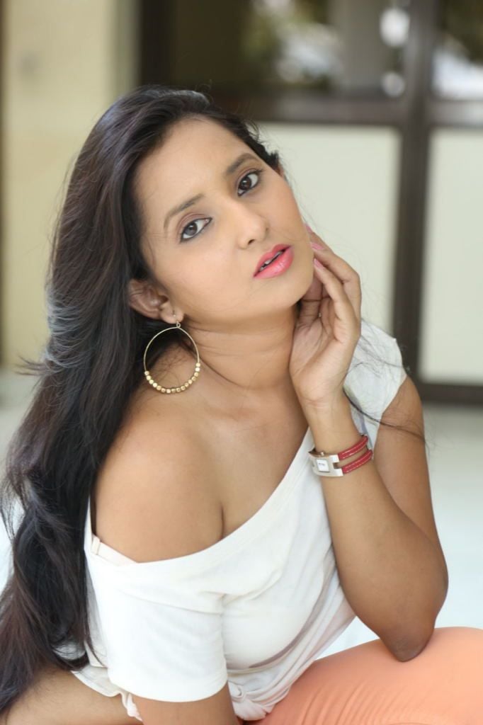 Ishika Singh New Spicy Stills