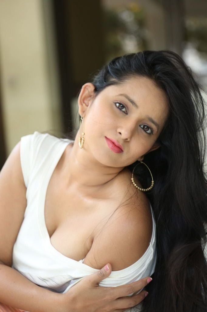 Ishika Singh New Spicy Stills