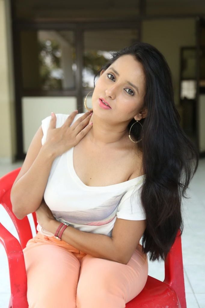 Ishika Singh New Spicy Stills