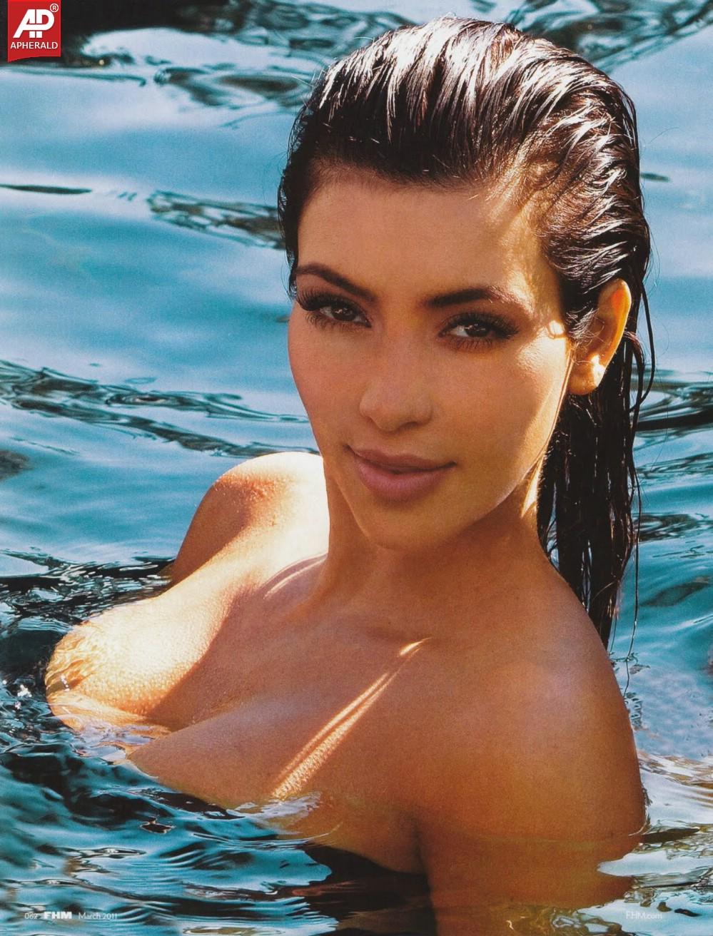 Kim Kardashian Hot in Bikini Stills