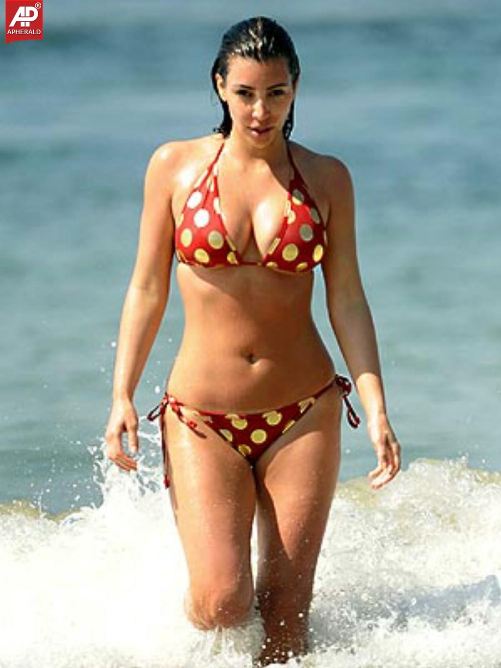 Kim Kardashian Hot in Bikini Stills