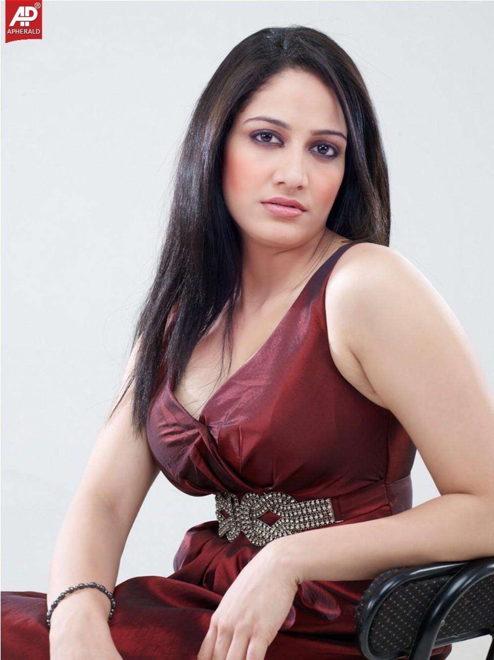 Komal Sharma Hot Stills