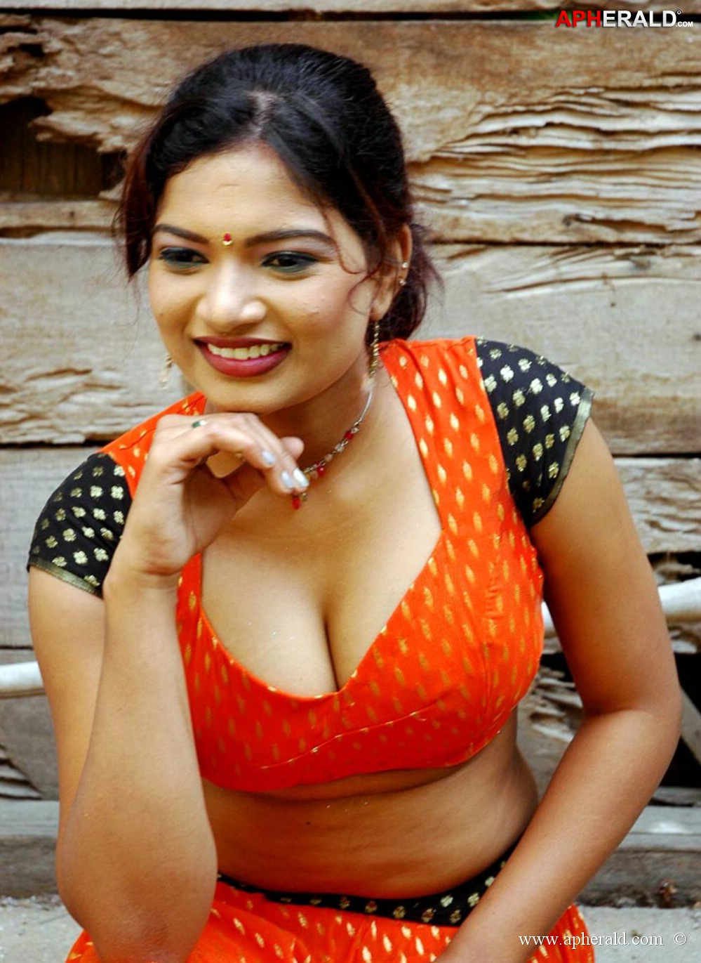 Madhumitha Hot Navel Cleavage