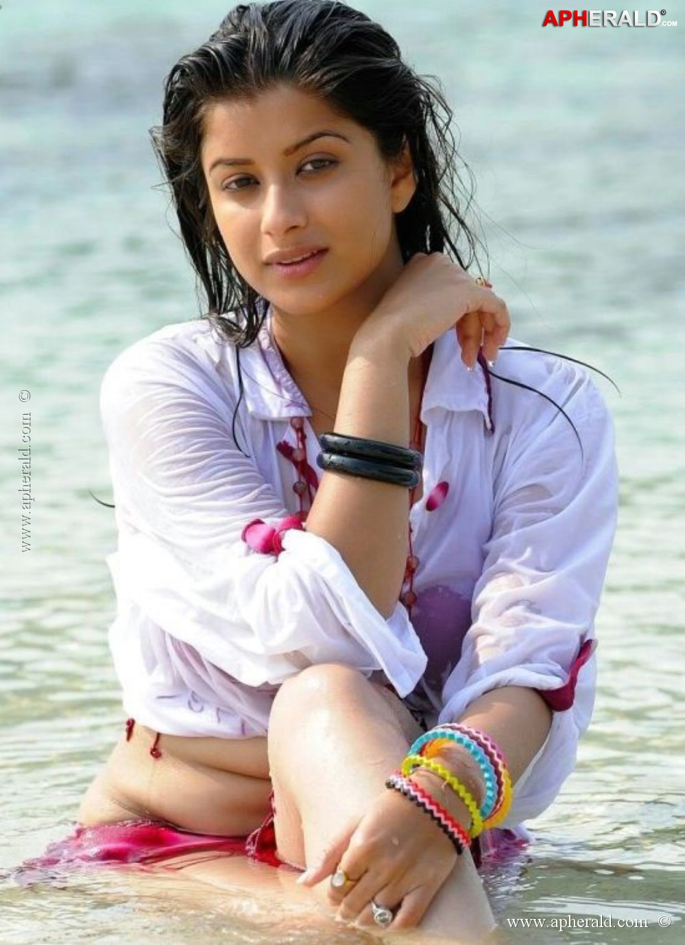 Madhurima Hot Navel Photos