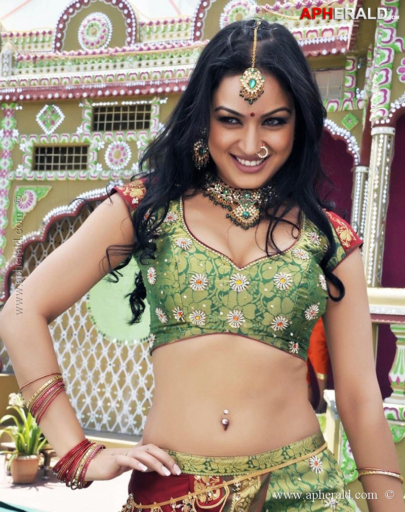 Maryam Zakaria Hot Show Stills