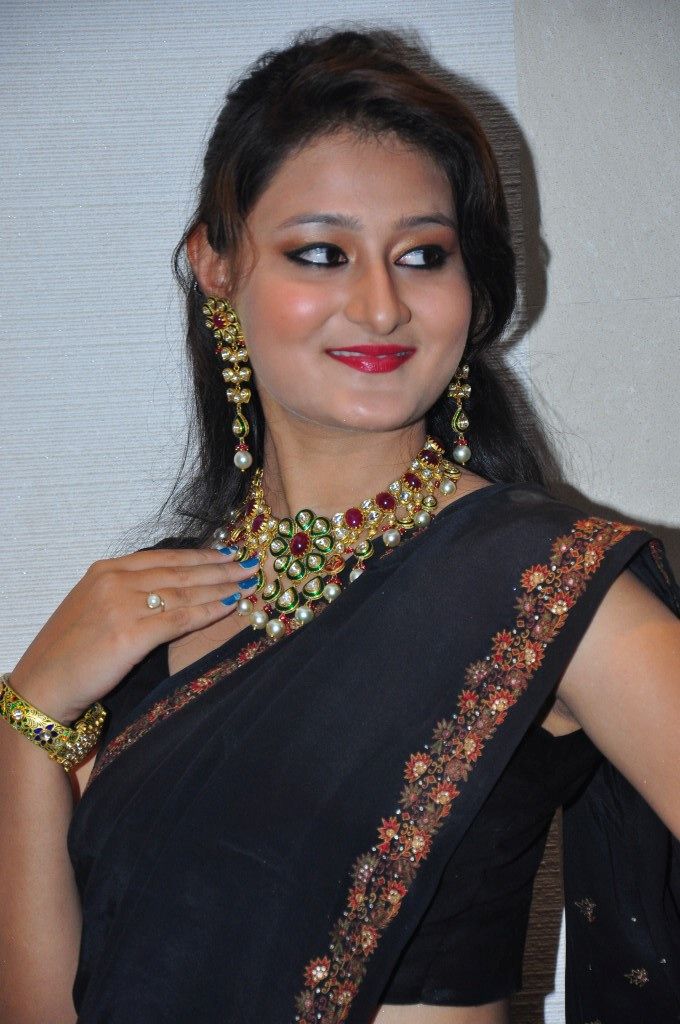 Niloufer Perfect Hot Stills in SAREE