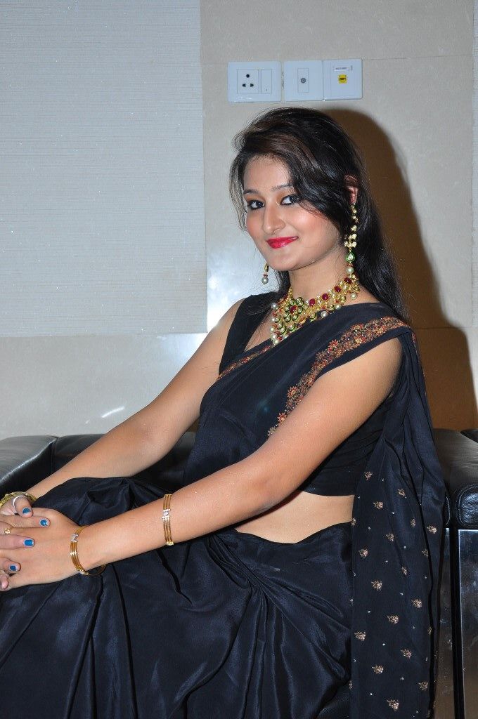 Niloufer Perfect Hot Stills in SAREE