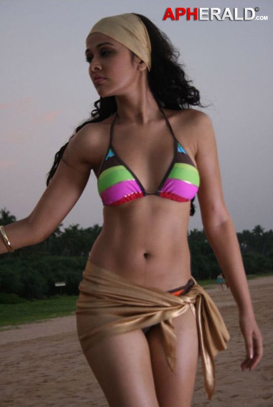 Nisha Kothari Hot